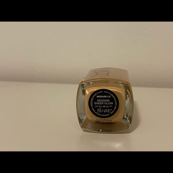 Nars Sheer Glow Foundation colour Messine. - Picture 3 of 3